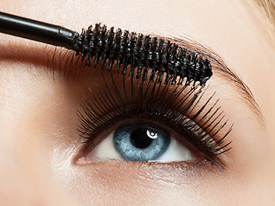 Here's the One Mascara Hack Makeup Artists Think You Should Know