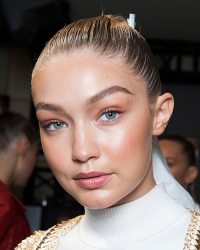 Non-touring Is the Next Buzz-y Makeup Trend&mdash;and We're Actually Kind of Into It